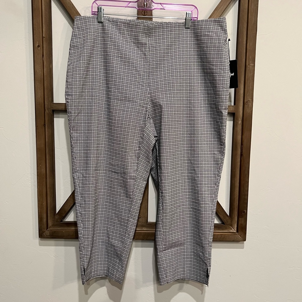 NWT Jules & Leopoldo 2X Pull on Slim Leg Capri Length